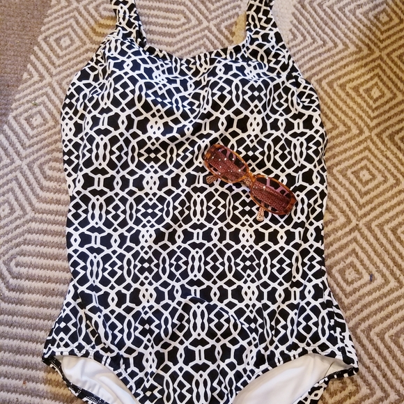 Lands' End Other - NWOT Lands End one-piece swimsuit black/white